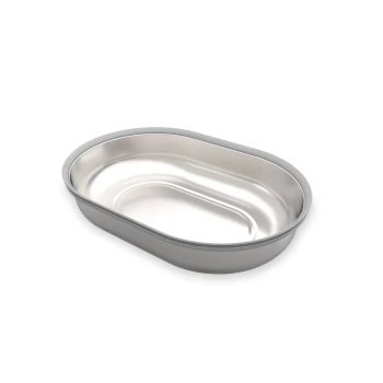 Edelstahl-Haustierfutterschüssel mit ovaler Form, mit einem glatten, glänzenden Inneren und einem leicht erhöhten Rand.