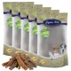 Fünf Tüten von Lyra Pet Nature Power Hundeleckerlis werden angezeigt, mit einem Haufen Leckerlis davor.