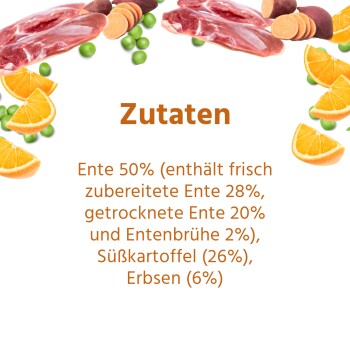 Zutatenliste für Haustierfutter: 50% Ente (28% frisch, 20% getrocknet, 2% Brühe), Süßkartoffel (26%), Erbsen (6%), mit Orangenscheiben und grünen Erbsen.