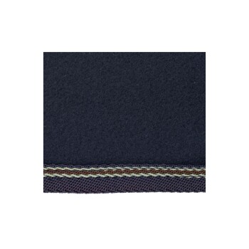 Nahaufnahme eines dunklen Stoffes mit einem dekorativen gestreiften Rand in Braun und Grün, wahrscheinlich ein Haustierzubehör oder Bettzeug.