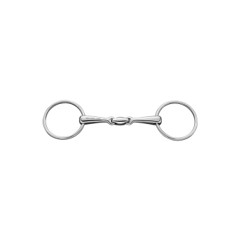 Ein glänzendes Edelstahl-Pferdegebiss mit zwei Ringen und einem zentralen Gelenk, beschriftet mit 'MAX Control 13,5 cm.'