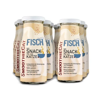 Sechs Glasflaschen mit "SmoothieCat Fisch" Katzensnack, mit einem cremigen Fischgetränk zur Hydration, auf Deutsch mit Nährwertangaben beschriftet.