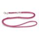 Rosa geflochtene Hundeleine mit Metallclips und Ringen, entworfen für das Gassigehen und die Kontrolle von Haustieren.