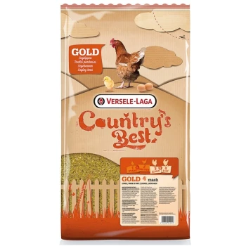 Eine Tüte Versele-Laga Country's Best GOLD Mash für Legehennen, mit einem Huhn, Küken und Eiern auf einem landwirtschaftlichen Hintergrund.