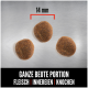 Drei 14 mm Tierfutterpellets auf einer metallischen Oberfläche mit dem Text "GANZE BEUTE PORTION FLEISCH | INNEREIEN | KNOCHEN" darunter.