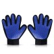Blaue Haustierpflegehandschuhe mit strukturierten Oberflächen, entworfen zum Entfernen von Fell und für eine sanfte Massage.