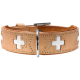 Beiges Lederhundehalsband mit weißen Kreuzdesigns und silberner Schnalle.