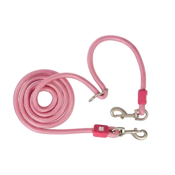 Pink verstellbare Hundeleine mit Metallclips und kleinem pinkfarbenem Anhänger auf weißem Hintergrund.
