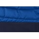 Nahaufnahme einer blauen Haustierjacke mit einem gesteppten Design im oberen Teil und einem einfarbigen navyblauen unteren Abschnitt.