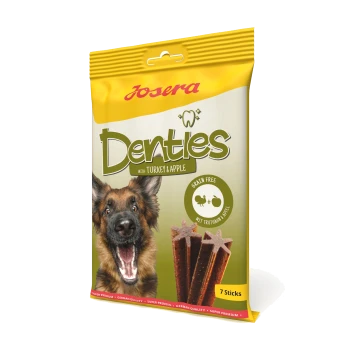 Ein Paket von Josera Denties Hundeleckerlis mit einem glücklichen Deutschen Schäferhund, getreidefreier Truthahn- und Apfelgeschmack, das 7 Sticks enthält.