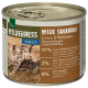 Eine Dose Wilderness Wide Savannah Katzenfutter mit einer Bengal-Katze auf dem Etikett, mit 97% Lamm- und Wildschwein-Zutaten.