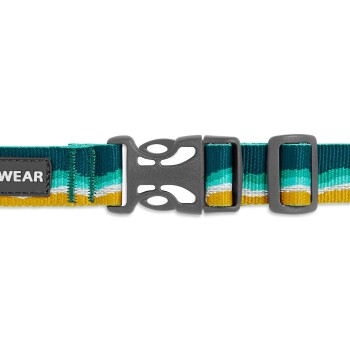 Buntes Haustierhalsband mit einem türkisfarbenen, weißen und gelben gestreiften Design und einer stabilen grauen Schnalle.