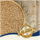 Eine Holzschüssel voller Körner auf einer Holzoberfläche, mit einem goldenen Abzeichen, das "Beste Qualität" und "15 Jahre" auf Deutsch liest.