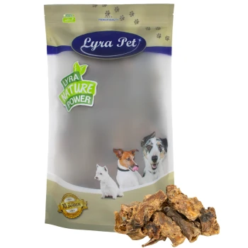 Ochsenziemer Abschnitte 4-12 cm 1 kg Lyra Pet Hundeleckerlipackung mit drei Hunden auf der Vorderseite, beschriftet mit "Lyra Nature Power", mit einem Haufen Leckerlis davor.