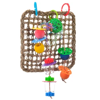 Papageienkletternetz Buntes Vogelspielzeug mit einer gewebten Basis aus Naturfasern und verschiedenen hängenden Elementen, darunter Bälle und Blumenformen.