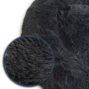 Ein plüschiges, dunkelgraues Haustierbett mit einer Nahaufnahme, die seine weiche, zottelige Textur zeigt, ideal für den Komfort von Haustieren.