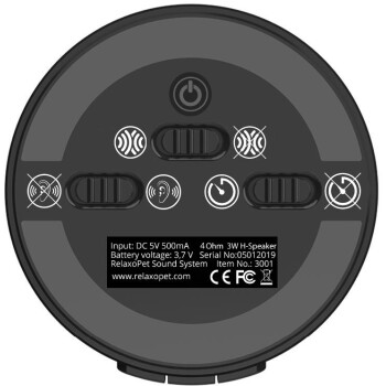 Dispositif RelaxoPet Sound System noir avec boutons de contrôle et spécifications techniques en bas, y compris les détails d'entrée et de batterie.