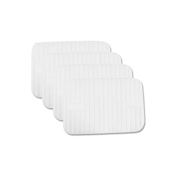Vier weiße Haustier-Trainingspads mit gerippter Textur, die für den Innenbereich konzipiert sind, ordentlich auf einem weißen Hintergrund gestapelt.
