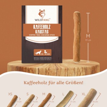 Wildfang Kaffeebaum-Kaustab-Paket auf einer Holzoberfläche, beschriftet mit "Kaffeholz Kaustab" für Hunde von 25-45 kg, chemiefrei.
