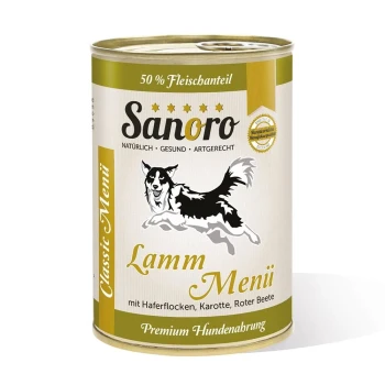 Dose Sanoro Hundefutter mit der Aufschrift "Lamm Menü," zeigt einen springenden Hund, mit 50% Fleisch und Zutaten wie Hafer, Karotten und Rüben.