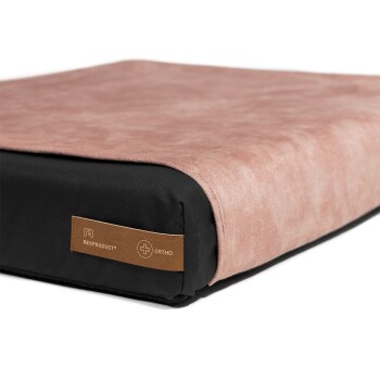 Orthopädisches Haustierbett mit einer weichen rosa Oberseite und schwarzen Seiten, mit einem braunen Etikett, das 'RexProduct® Ortho' liest.