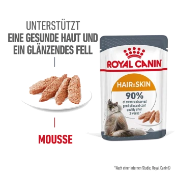Royal Canin Hair & Skin Katzenfutterbeutel mit Mousse, mit einem Teller voller Mousse-Stücke, behauptet, 90 % der Besitzer hätten eine verbesserte Fellqualität festgestellt.