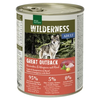 Dosenfutter für Hunde mit der Aufschrift "Wilderness Great Outback" und einem Wolf im Waldhintergrund. Enthält 95% Kaninchen, Känguru und Rind.
