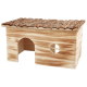 Holzhaustierhaus mit einem mit Rinde bedeckten Dach, mit einem gewölbten Eingang und einem runden Fenster.