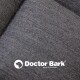 Nahaufnahme eines strukturierten grauen Stoffes mit dem Logo "Doctor Bark" und dem Text "MADE IN GERMANY" deutlich sichtbar.