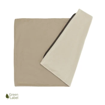 Eine weiche, wendbare Tierdecke in Beige und Creme, mit einem dunkelbraunen Rand und dem Text "Doctor Bark" in der Ecke. Green Label-Logo sichtbar.