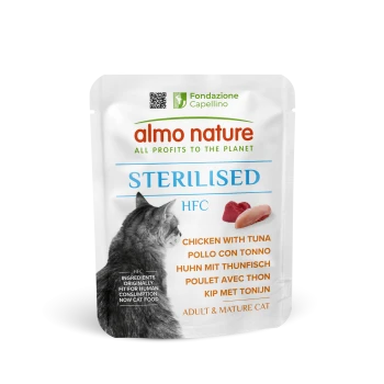 Almo Nature sterilisierte Katzenfutter-Tüte mit Huhn- und Thunfischgeschmack, zeigt ein graues Katzenbild und mehrsprachigen Text.