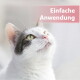 Nahaufnahme einer weiß-grauen Katze mit grünen Augen und rosa Nase, Blick nach oben; rosa Etikett: 'Einfache Anwendung'.