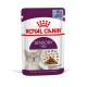 Pochette de nourriture pour chats Royal Canin Sensory Feel, 85g, présentant une image de chat heureux et des descriptions de texture et de goût.