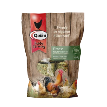 Quiko Hobby Farming ‚Fitness‘ Kräuter-Pickrolle 400 g Beutel für Hühner, Holzpaneel-Hintergrund mit Hennenabbildung und Produkttext