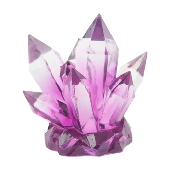 Dekoracyjny fioletowy kryształ z ostrymi, spiczastymi krawędziami, osadzony na fasetowanej podstawie, prezentujący błyszczące wykończenie.