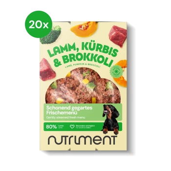 Verpackung für Haustierfutter mit Lamm, Kürbis und Brokkoli. Der Text enthält "80% Lamm" und "Sanft gedämpftes frisches Menü."