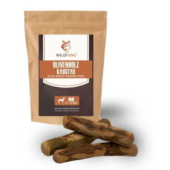 Braune Verpackung mit der Aufschrift "WILDFANG OLIVENHOLZ KAUSTAB OLIVE WOOD CHEWING STICK" mit einer Größenangabe "L 25-45 KG" und drei Olivenholz-Stäben.