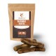 Braune Verpackung mit der Aufschrift "WILDFANG OLIVENHOLZ KAUSTAB OLIVE WOOD CHEWING STICK" mit einer Größenangabe "L 25-45 KG" und drei Olivenholz-Stäben.