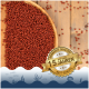 Rote Haustierfutterpellets in einer Holzschüssel auf einer Holzoberfläche, mit einem Abzeichen, das 'Beste Qualität' und '15 Jahre' auf Deutsch angibt.