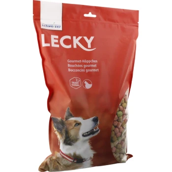 Sac rouge de friandises gastronomiques pour chiens Lecky avec un chien heureux sur le devant, avec du texte en plusieurs langues sur le produit.