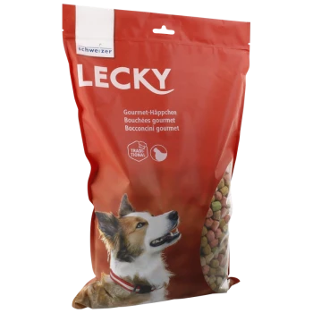Rote Tüte mit Lecky Gourmet-Hundeleckerlis, auf der Vorderseite ein glücklicher Hund, mit Text in mehreren Sprachen über das Produkt.
