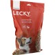 Rote Tüte mit Lecky Gourmet-Hundeleckerlis, auf der Vorderseite ein glücklicher Hund, mit Text in mehreren Sprachen über das Produkt.