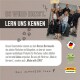 Gruppe von Menschen in einem Tiergeschäft mit Hunden, mit Text über ihr Engagement für nachhaltige, in Deutschland hergestellte Tierprodukte.