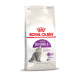 Sac de nourriture pour chats Royal Canin Sensible avec un chat gris sur le devant, avec un texte mettant en avant "SENSIBLE 33 Régulier" et les bienfaits nutritionnels.