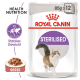 Verpackung von Royal Canin Sterilised Katzenfutter, mit einer Illustration einer rennenden Katze, mit dem Text '85g x 12' und 'Health Nutrition'.