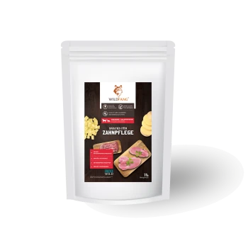 Verpackung für WILDFANG Zahnpflege-Snacks für Haustiere, mit Bildern von Fleischsnacks und Text, der Zutaten und Vorteile hervorhebt.