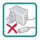 Symbol zeigt ein Netzteil mit einem roten "X" über einem getrennten Kabel, was auf eine unsachgemäße Verbindung oder Nutzung hinweist.