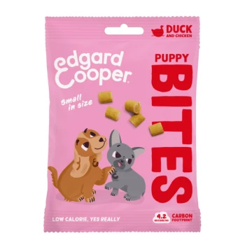 Verpackung von Edgard Cooper Puppy Bites mit einem verspielten braunen Welpen und einem grauen Kaninchen, mit dem Text "PUPPY BITES" und "klein in der Größe."