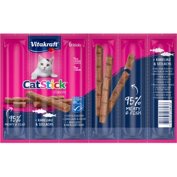 Cat Stick Multipack 5x6 Stück Kabeljau und Seelachs Vitakraft CatStick klassische Verpackung mit einer Katze, mit 6 Fleisch- und Fischstäbchen, die "95% Fleisch & Fisch" und "Kein Zuckerzusatz, Kein Getreide" angibt.