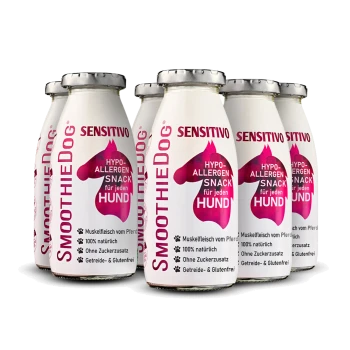 Flaschen von SmoothieDog Sensitivo, einem hypoallergenen, 100% natürlichen, zuckerfreien, glutenfreien Hundesnack mit deutschem Text.